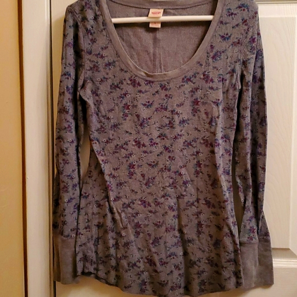 Mossimo Supply Co. Tops - Mossimo brand gray floral pattern waffle shirt